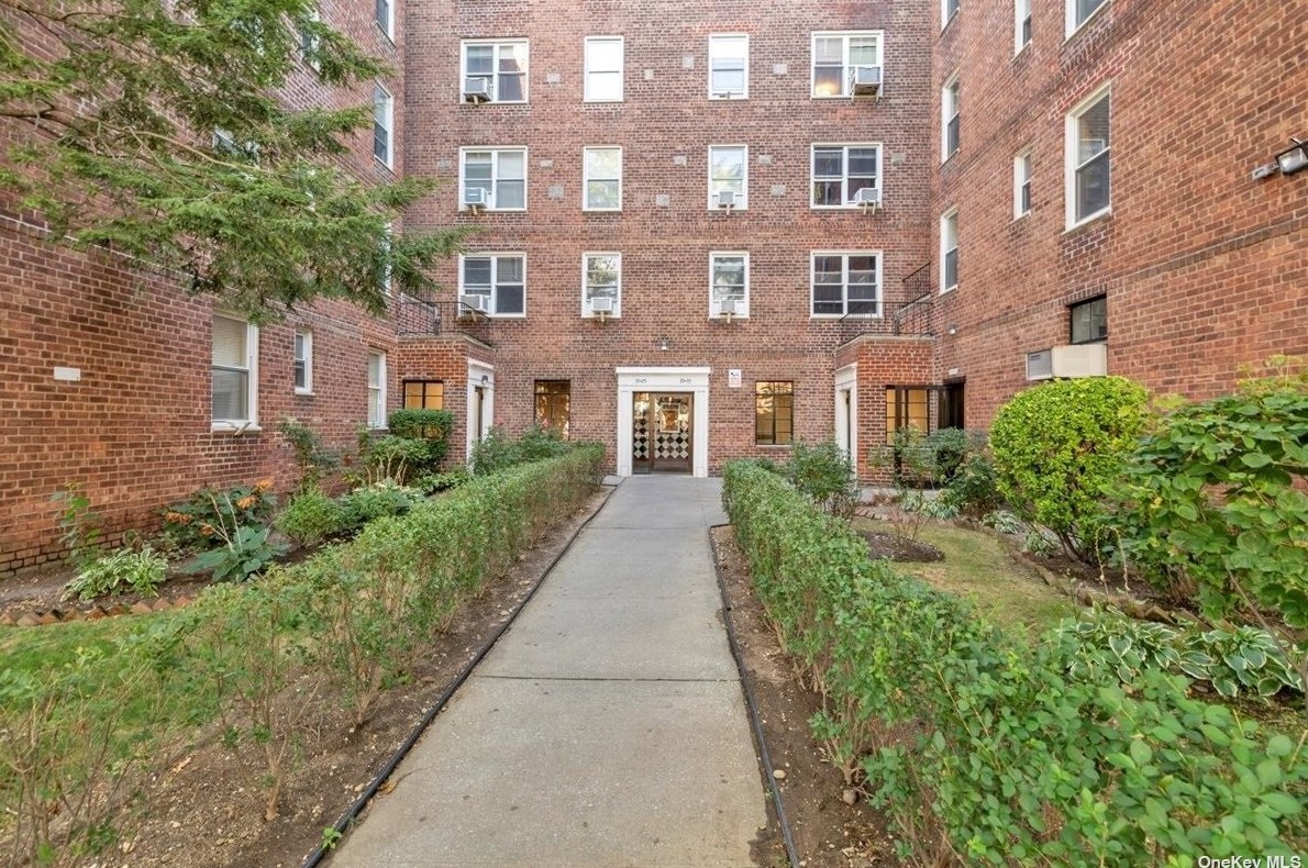 39-35 51st St, Flushing NY 11377-1340 exterior