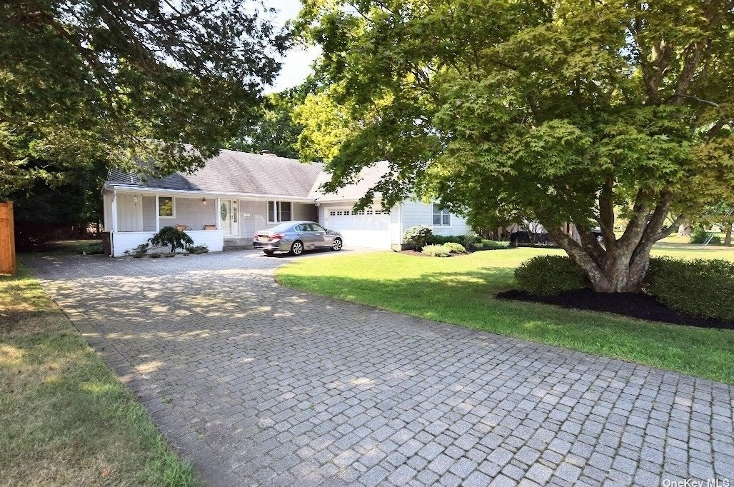 36 Colonial Dr, Canaan Lake, NY 11772-5841