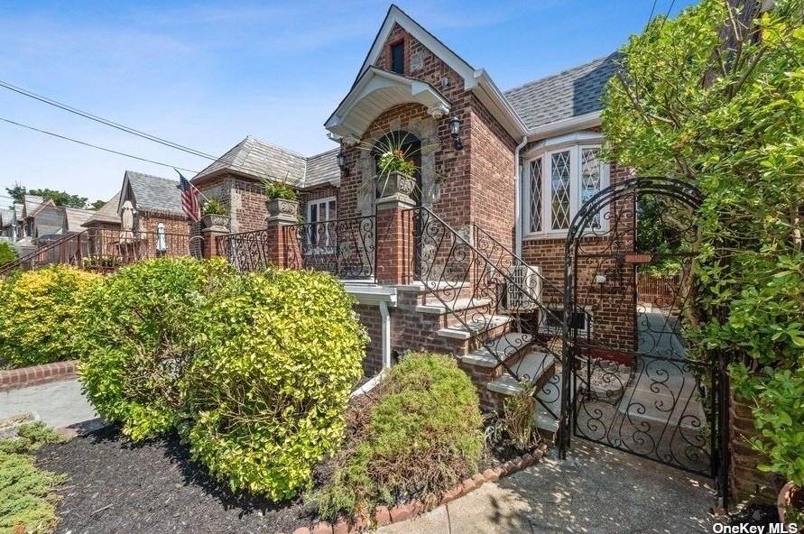 6423 Alderton St, Flushing, NY 11374