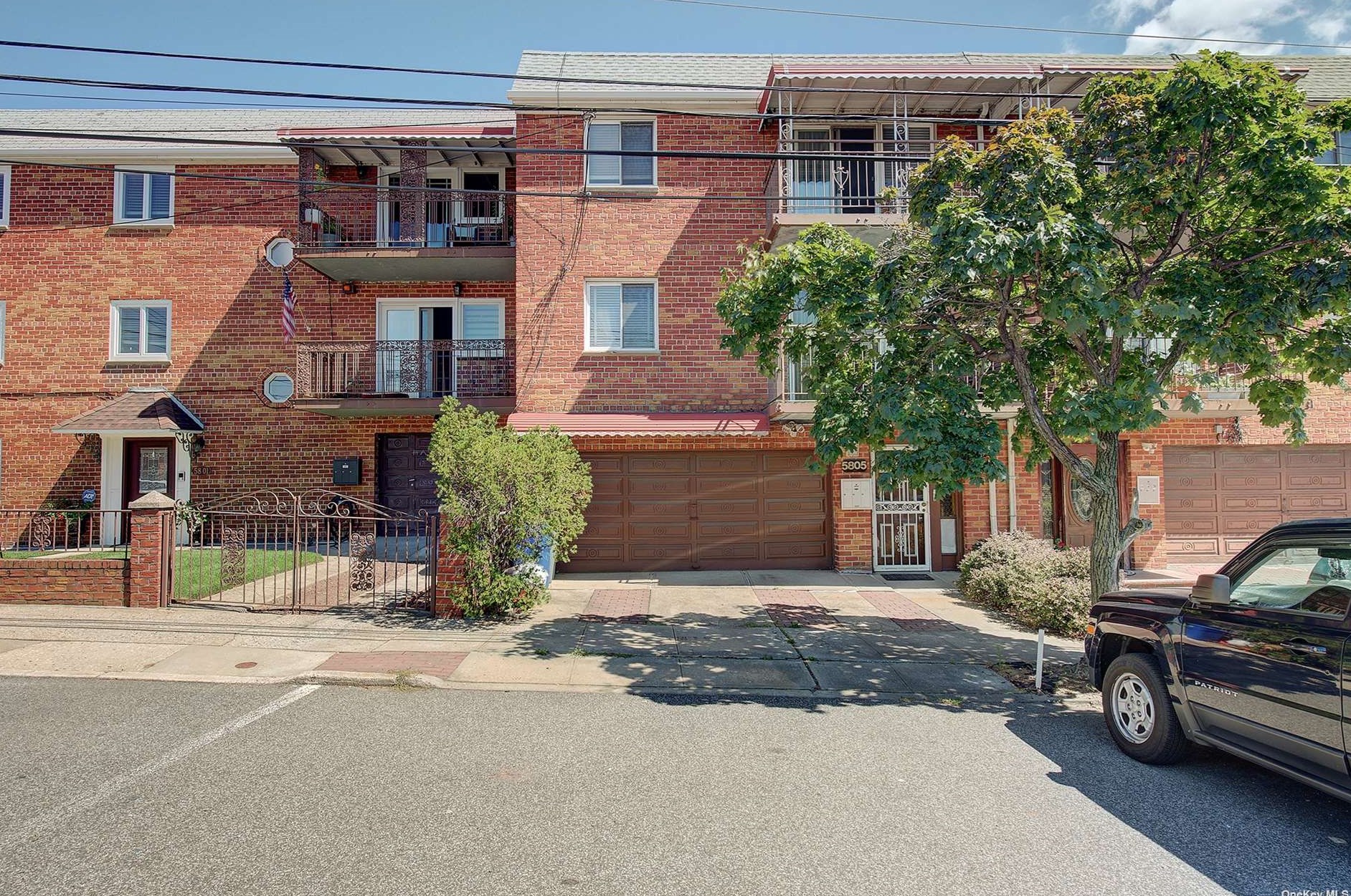 58-05 75th St, Flushing, NY 11379-1108