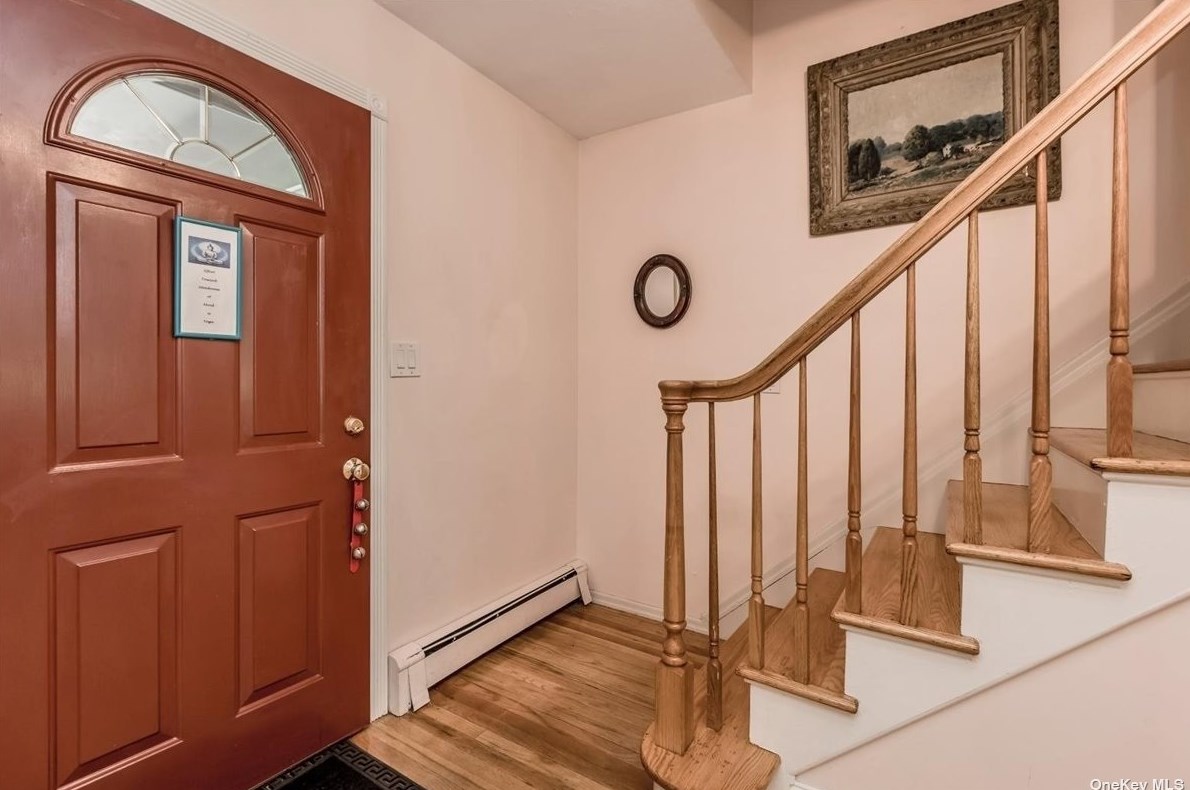 6 Harbor Ct, Center Port, NY 11721-1105