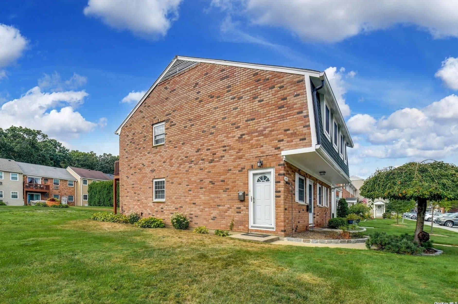 451 Village Dr, Hauppauge, NY 11788