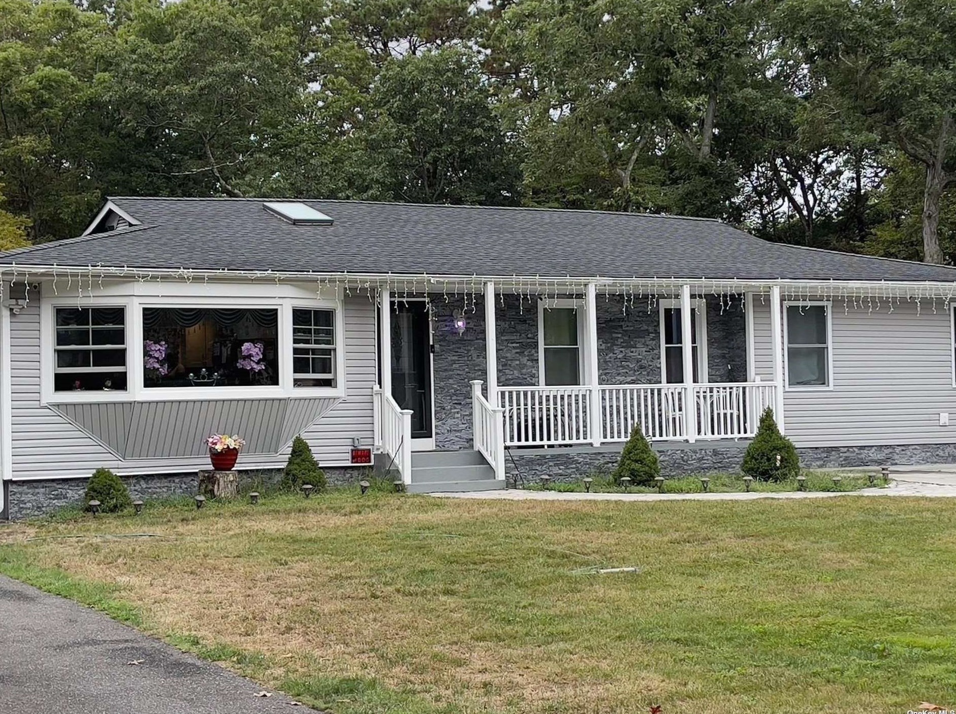 8 Caroline St, Gordon Heights, NY 11763
