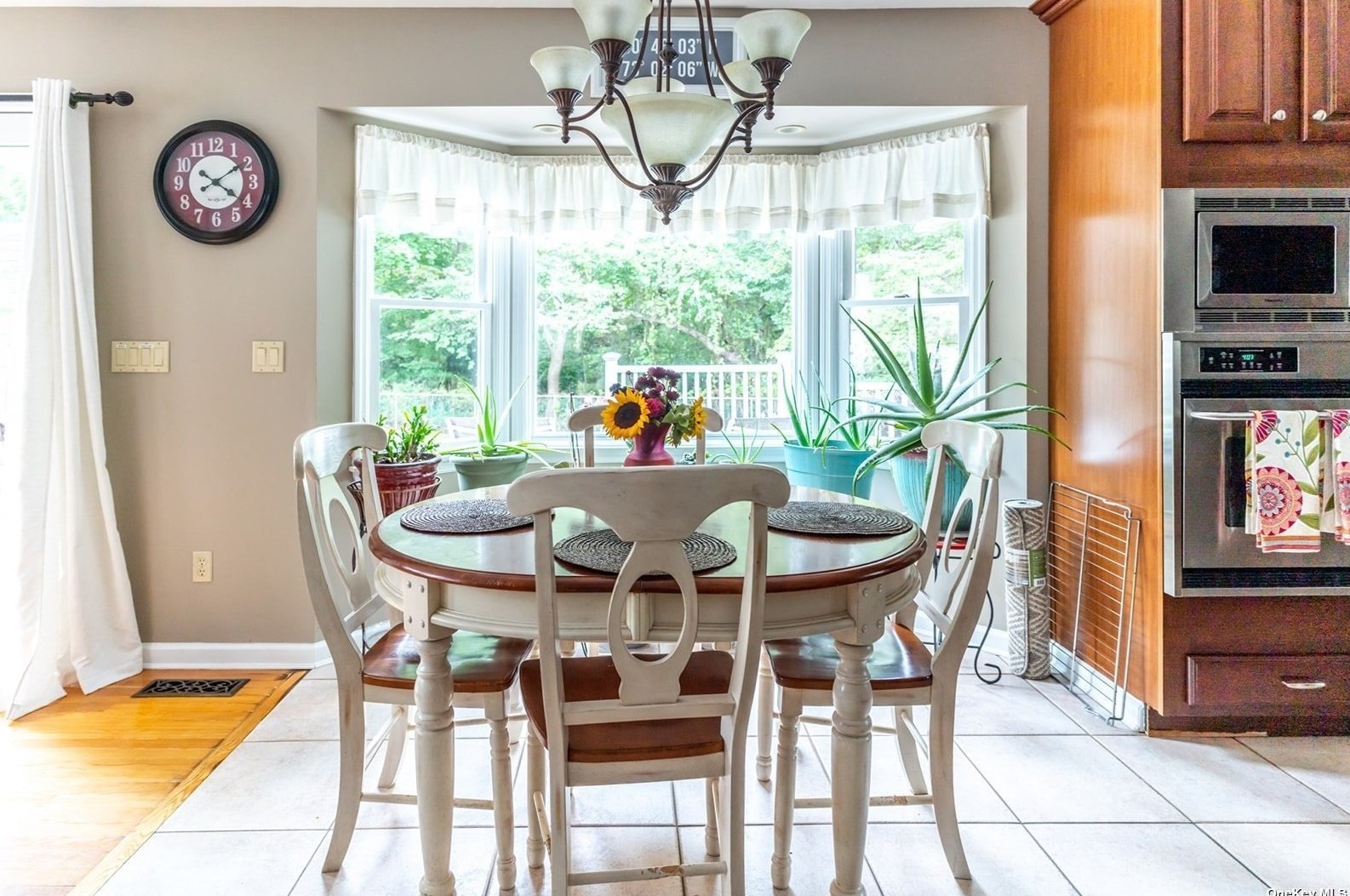 12 Oxbow Rd, Canaan Lake NY  11772-2230 exterior