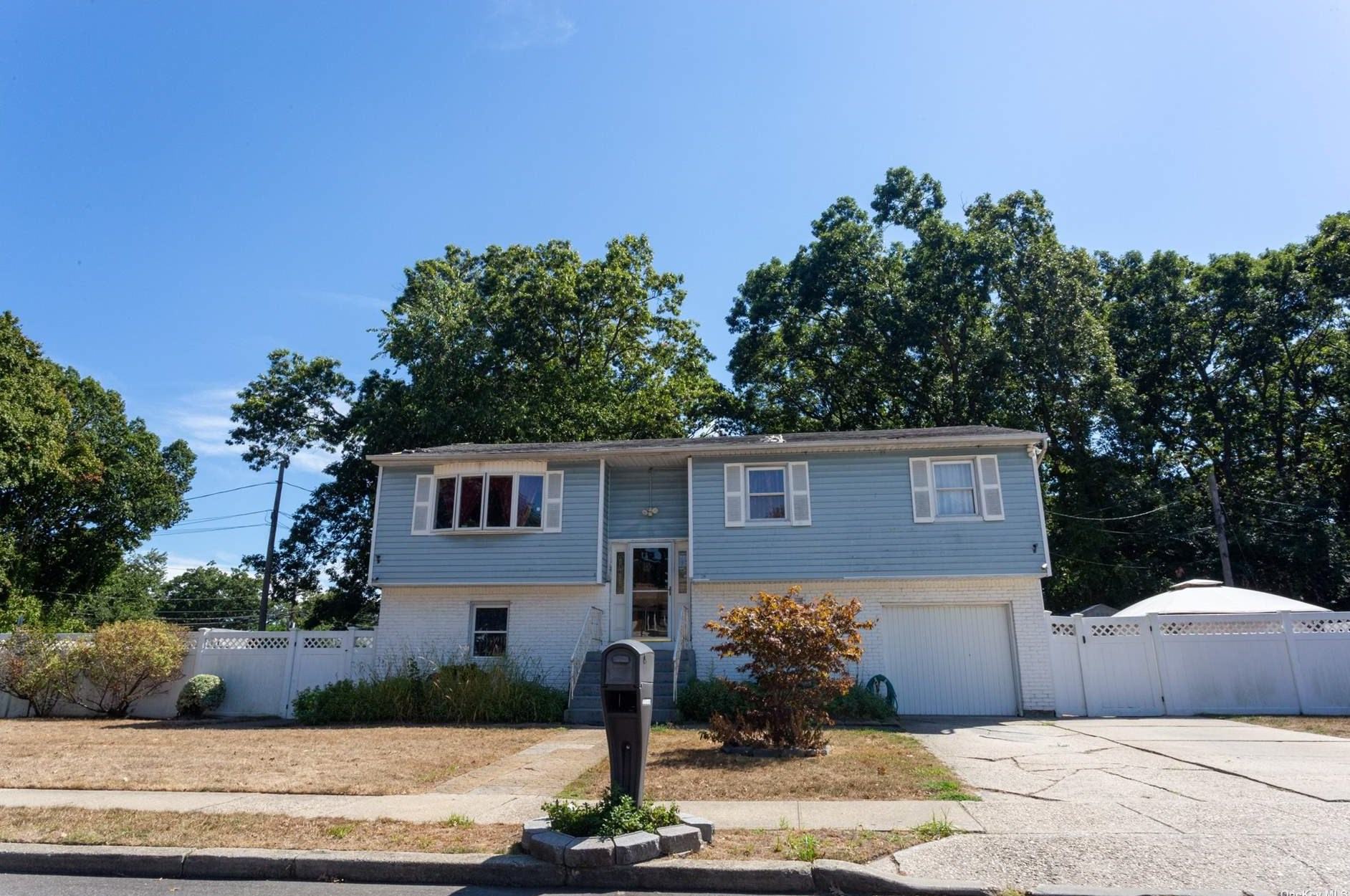 15 Bennett, Copiague, NY 11726