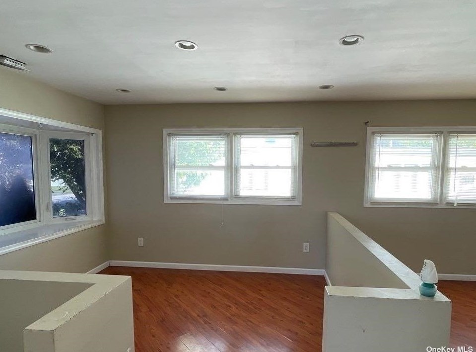 363 Miller Ave, Freeport, NY 11520-6112
