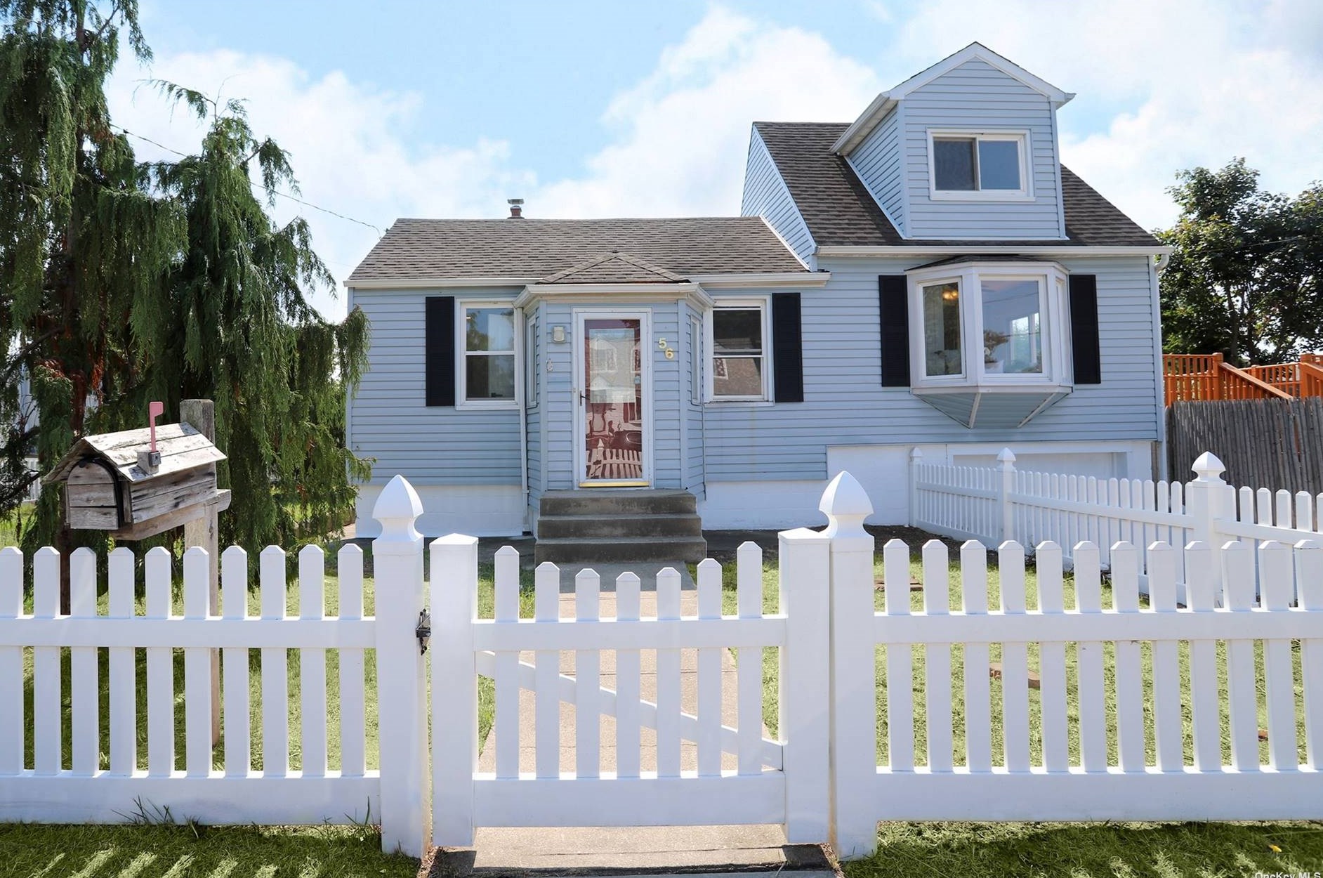 56 Farragut Ave, North Lindenhurst, NY 11757