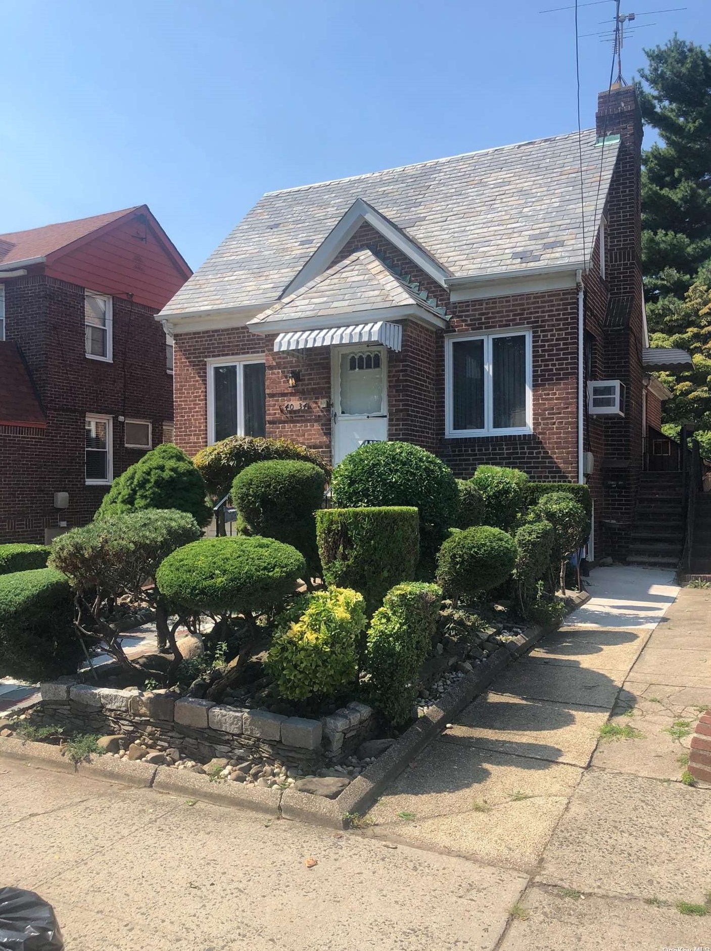 40-34 196th St, Flushing, NY 11358-3028