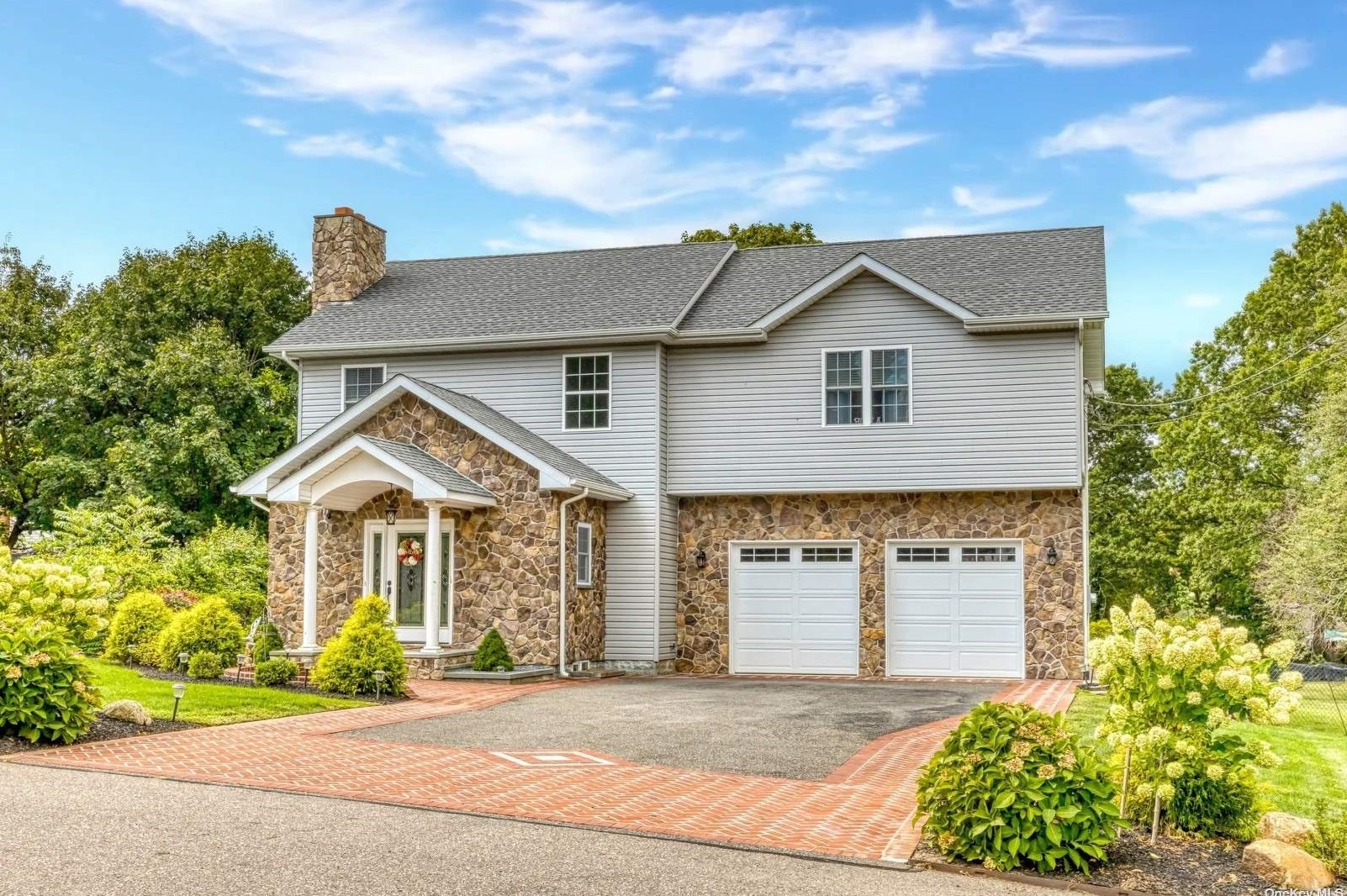 12 Pinecrest Pl, Selden, NY 11784-3516
