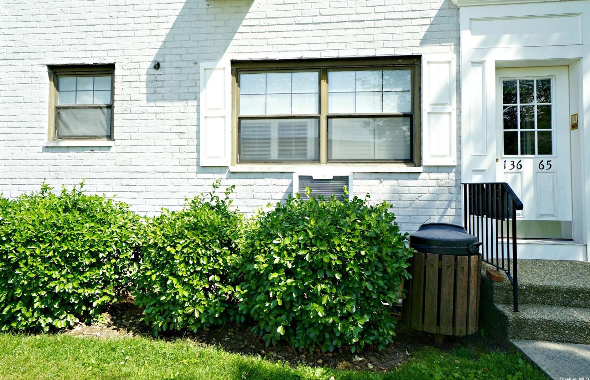 136-65 68th Dr, Flushing, NY 11367-3423
