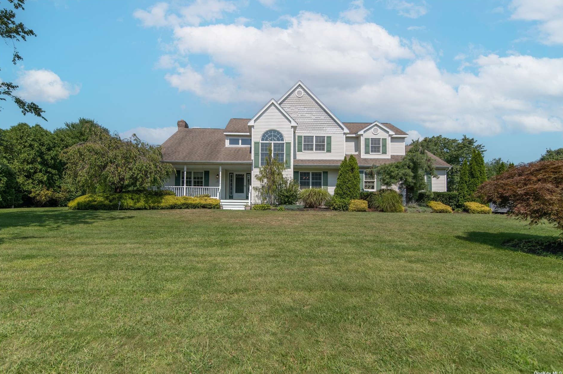 41 Cheryl Dr, Shoreham, NY 11786