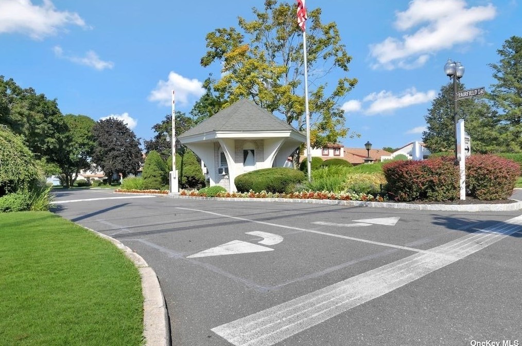 108 Bentley Ct, Head Of The Harbor NY  11780-3322 exterior