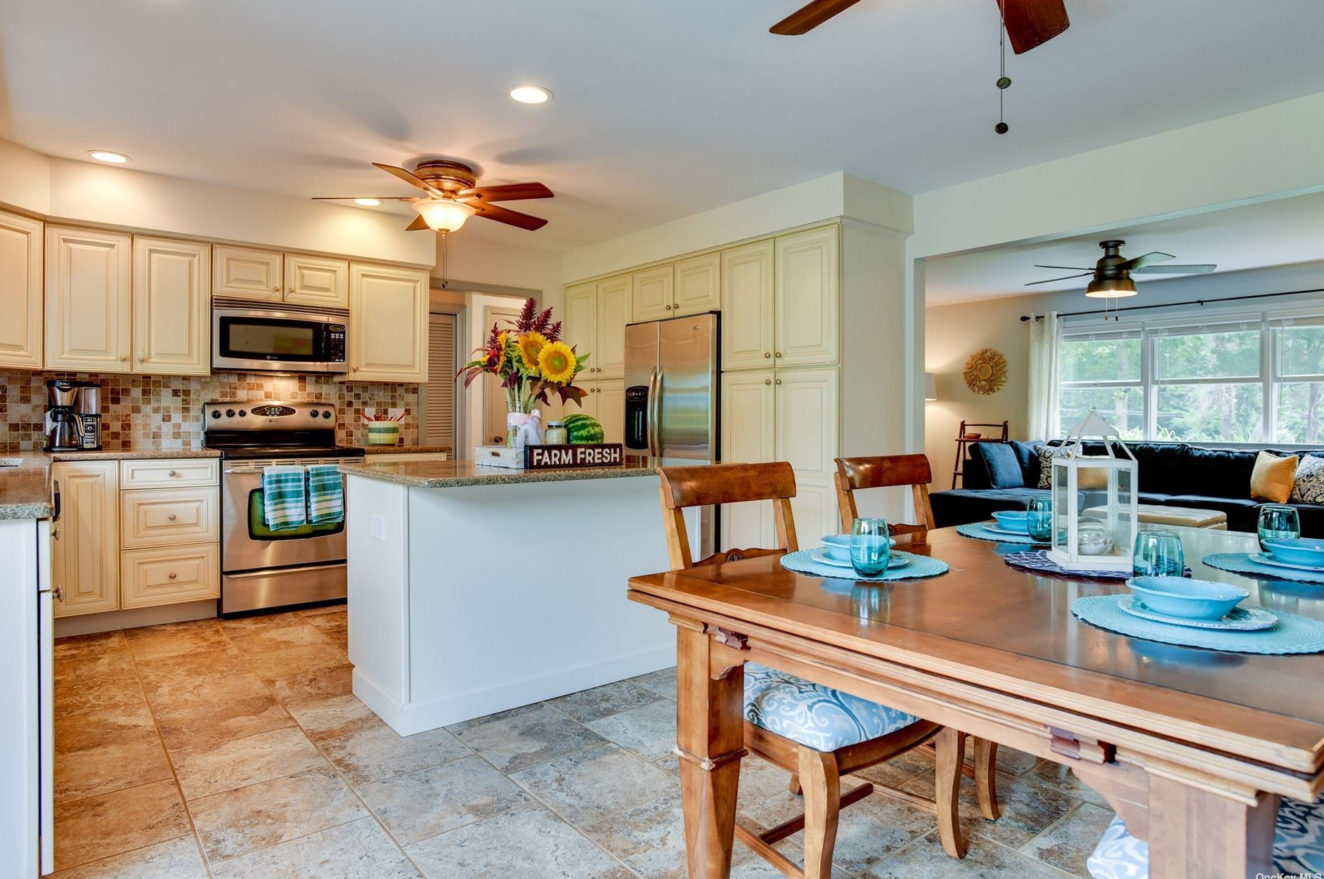 310 Bailie Beach Rd, Mattituck NY  11952-1113 exterior