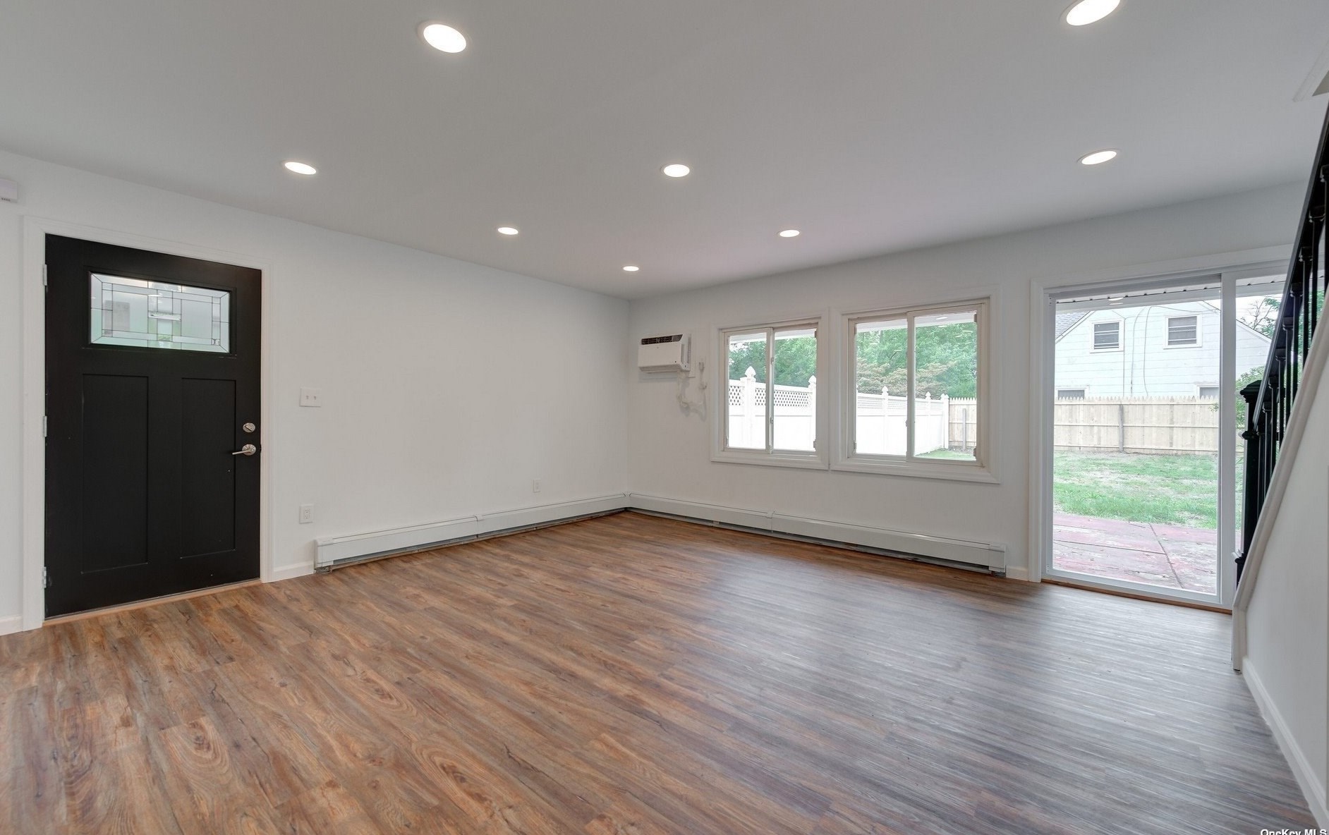 47 Sandpiper Ln, Plainedge, NY 11756-2133