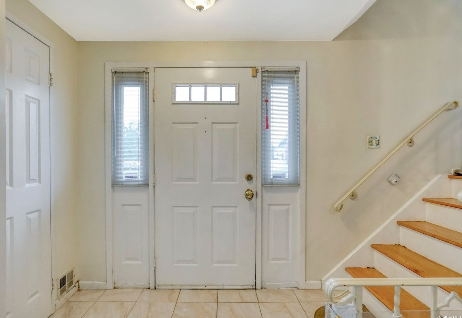 677 Interlaken Ln, Babylon, NY 11703
