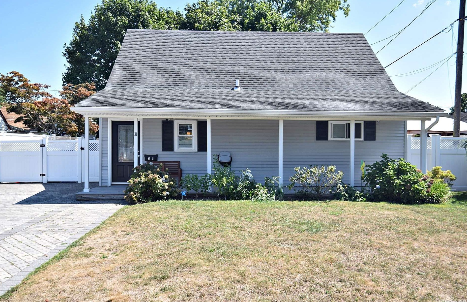31 Celestial Ln, Plainedge, NY 11756-4214