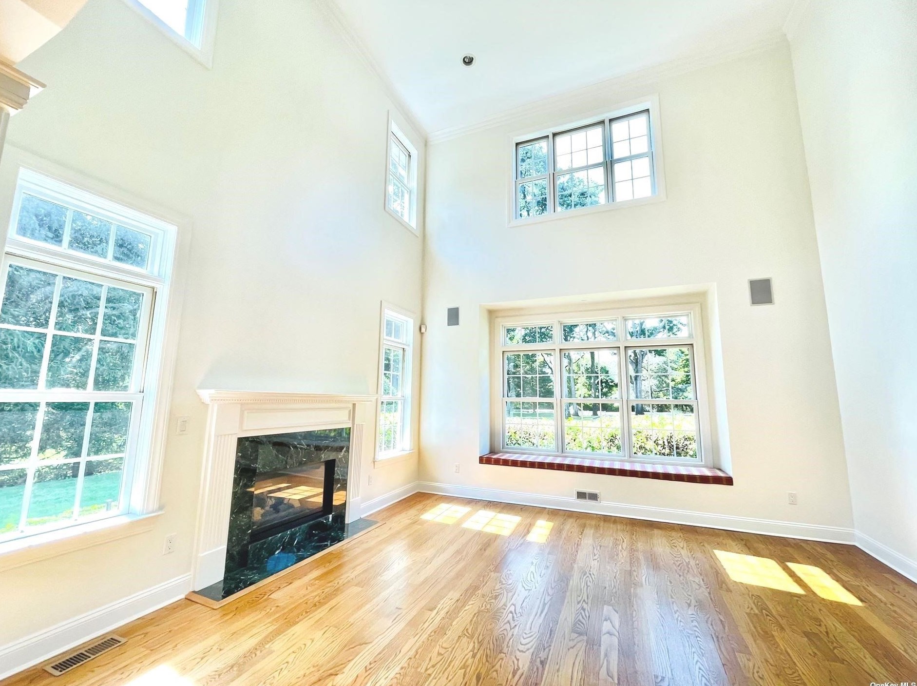 4 Jennings Rdg, Cold Spring Harbor NY  11724-1020 exterior