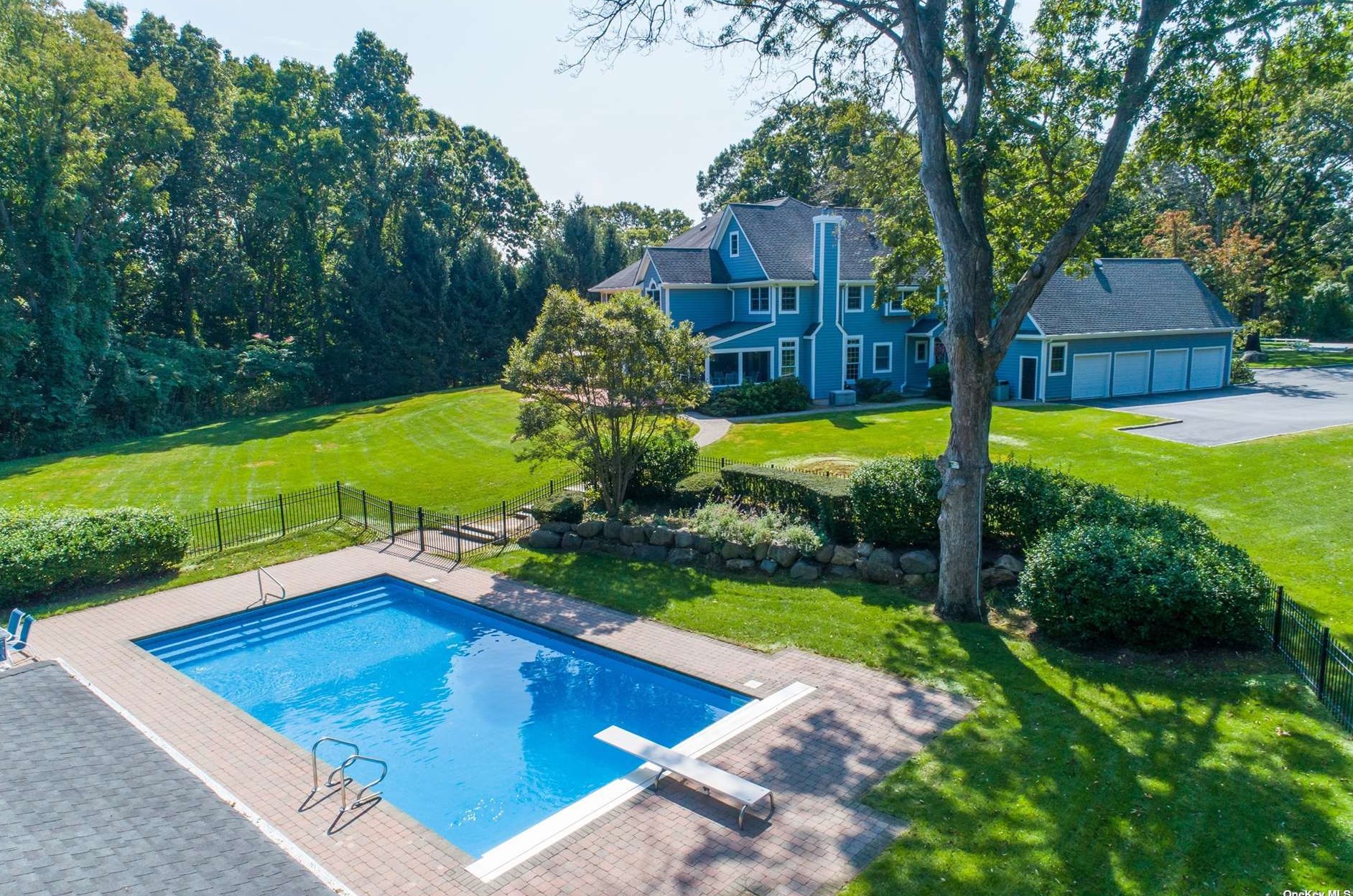 4 Jennings Rdg, Cold Spring Harbor, NY 11724