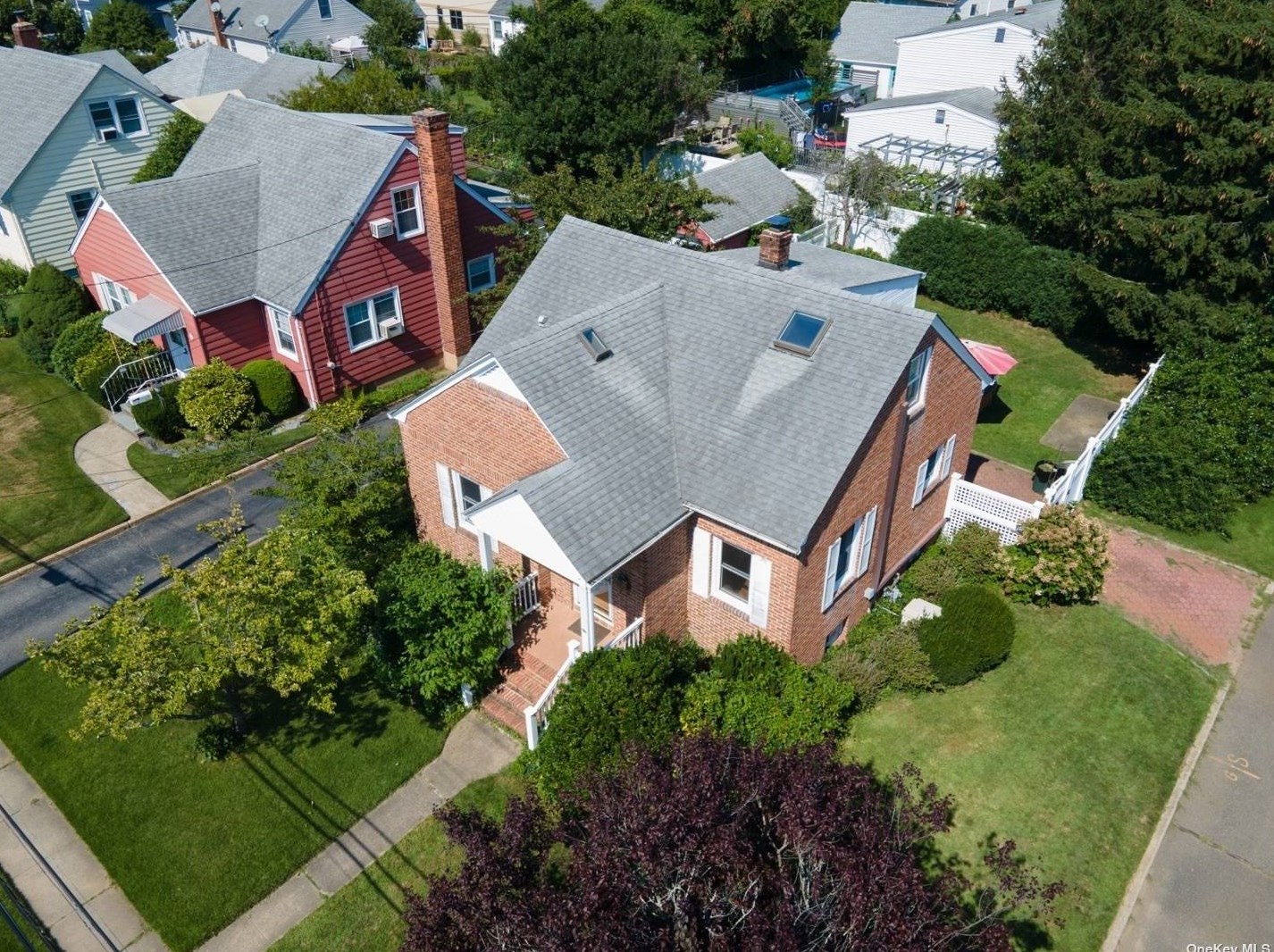 8 Sheppard St, Muttontown, NY 11545