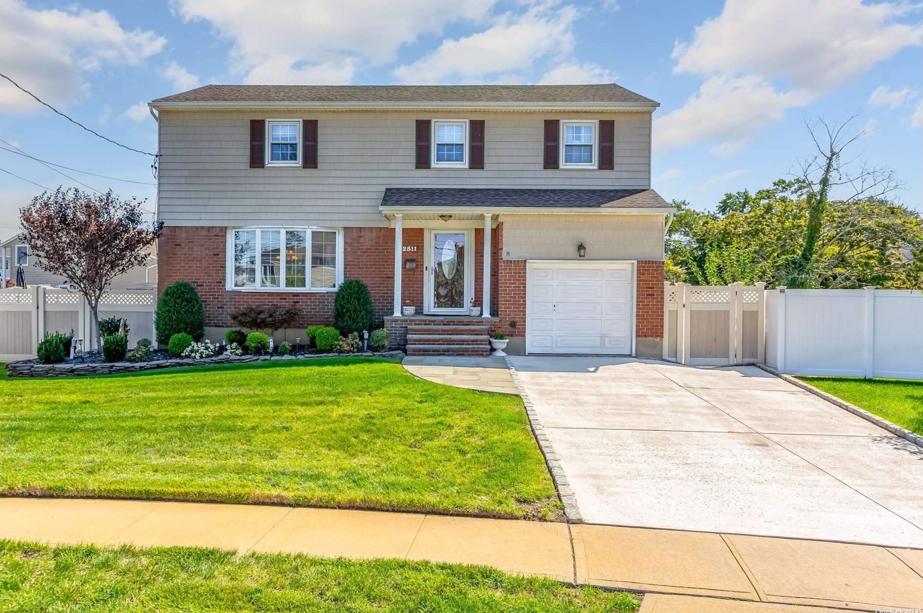2511 Abbey Ln, Seaford, NY 11783