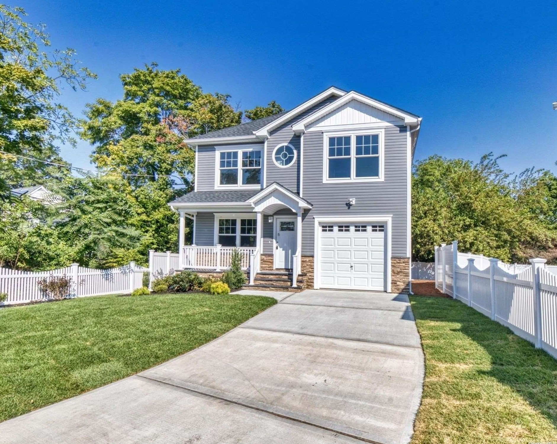 1105 Alhambra Rd, North Baldwin, NY 11510-1205
