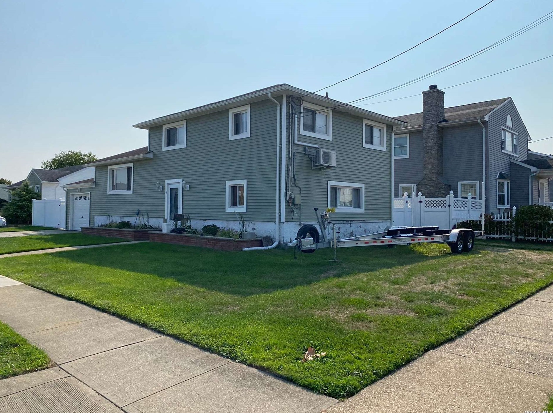 3 Van Buren St, Freeport, NY 11520-6226