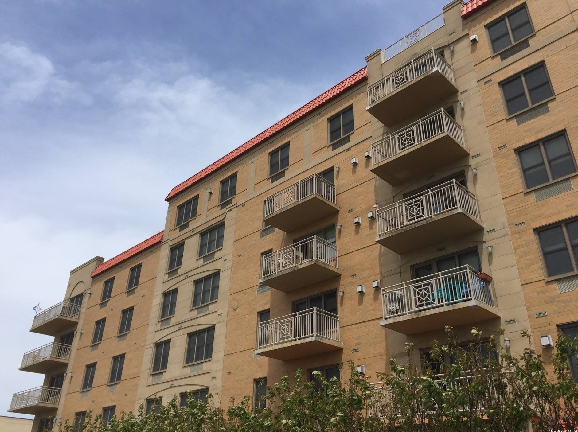 125 E Broadway Apt 203, East Atlantic Beach, NY 11561