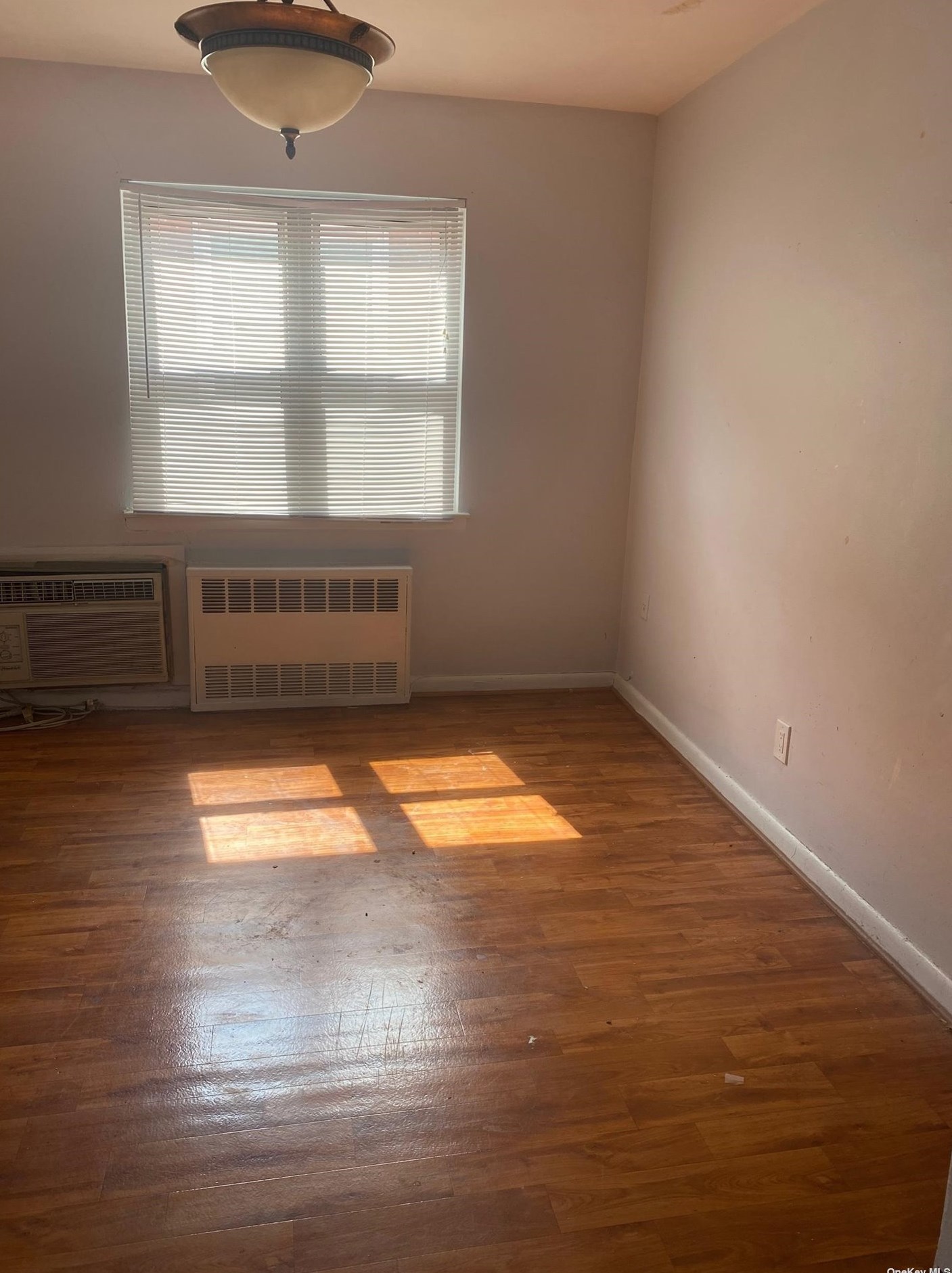 62-14 69th Ln, Flushing, NY 11379