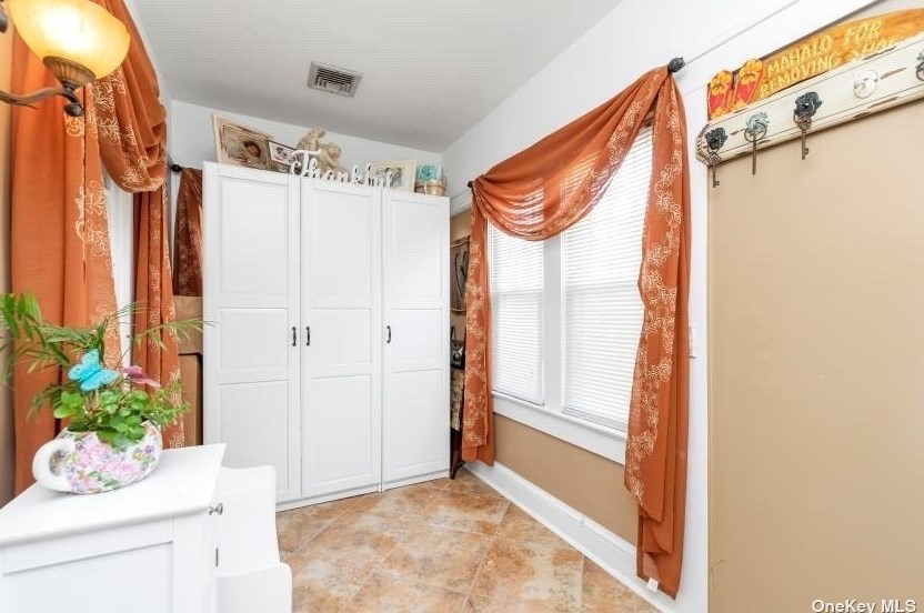 120 Kenny Ave, North Merrick, NY 11566-4722