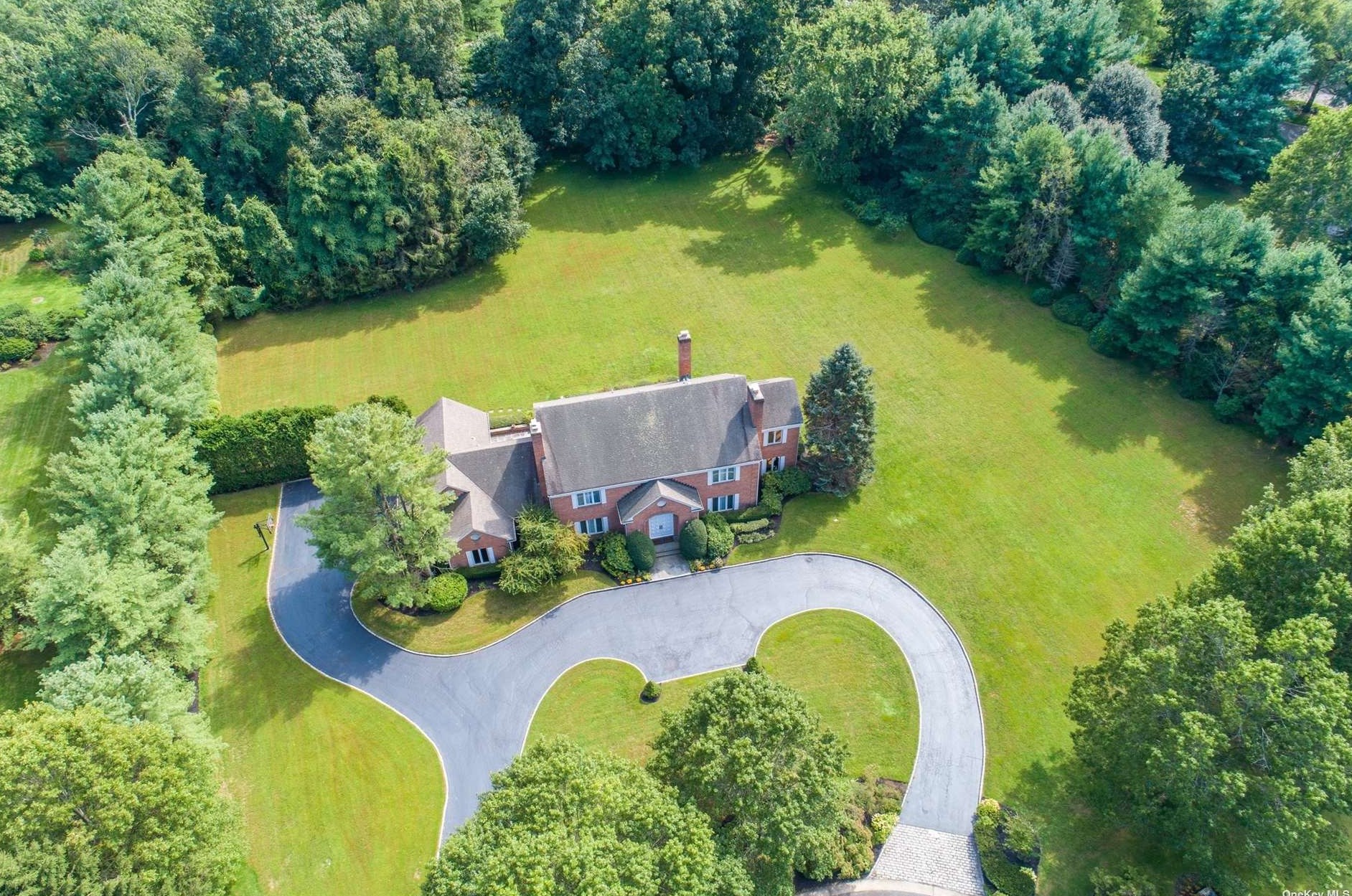 10 High Meadow Ct, Muttontown, NY 11545