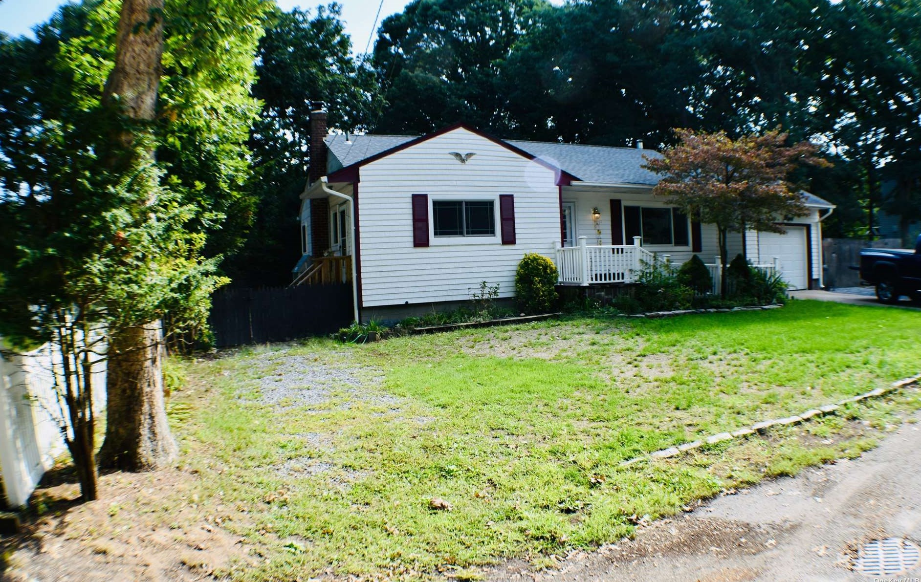 39 Forest Rd, South Setauket, NY 11720
