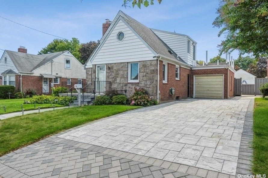 1034 Field Pl, North Baldwin, NY 11510-3613