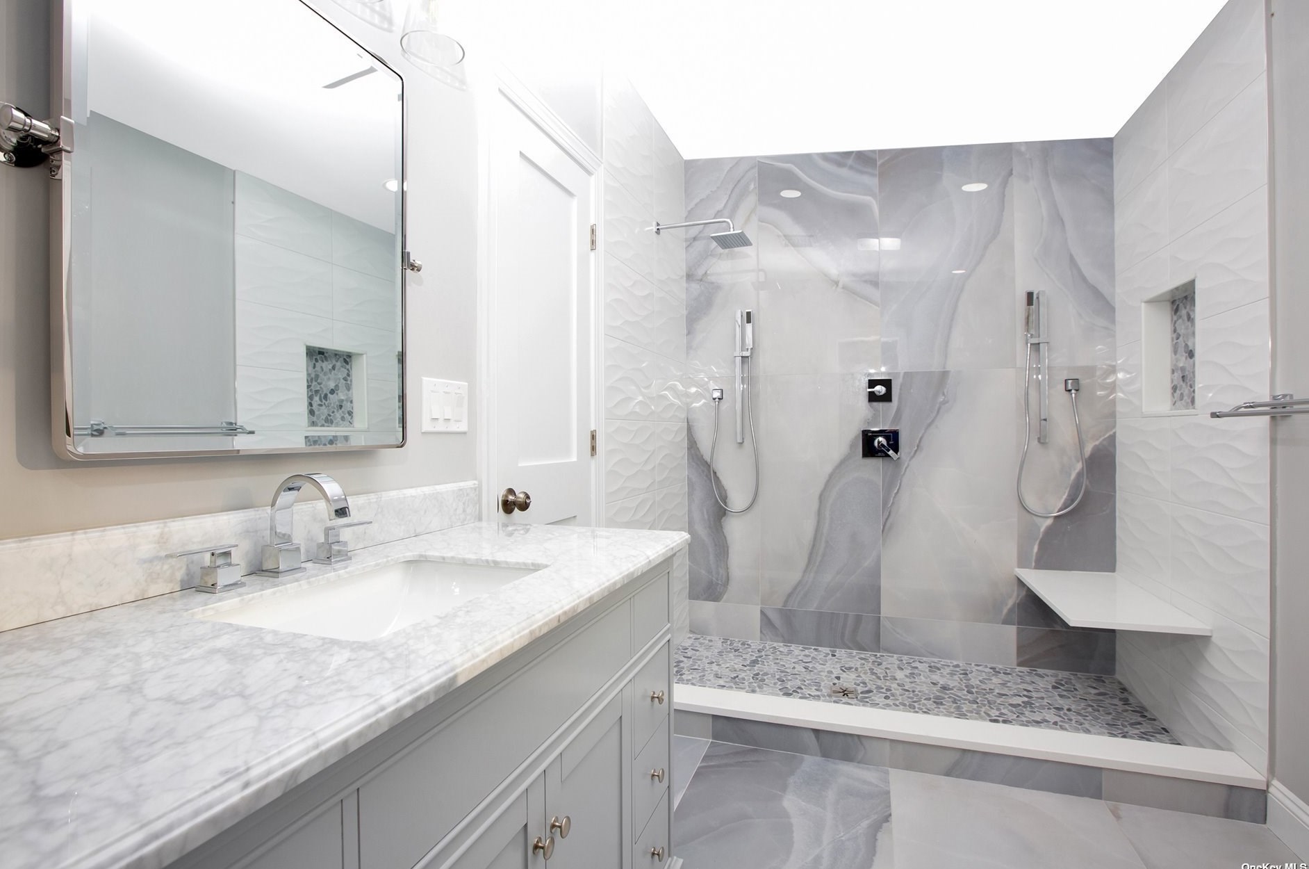 27 Larry Dr, Commack NY 11725-3327 exterior