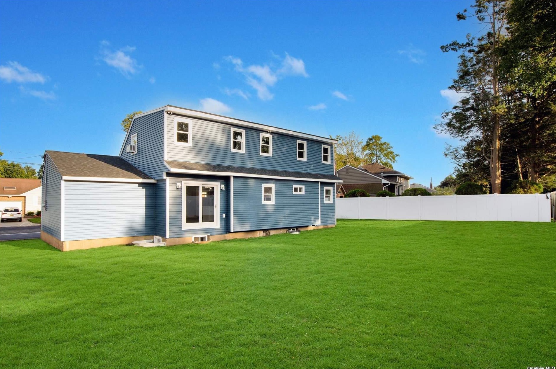 27 Larry Dr, Commack NY 11725-3327 exterior