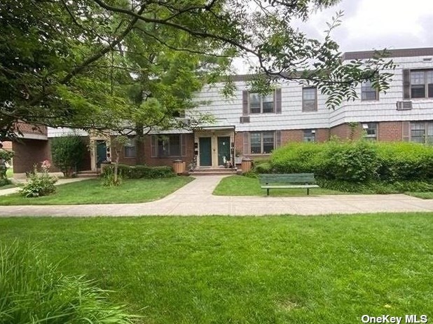 70-04B 136th St, Flushing, NY 11367-1923