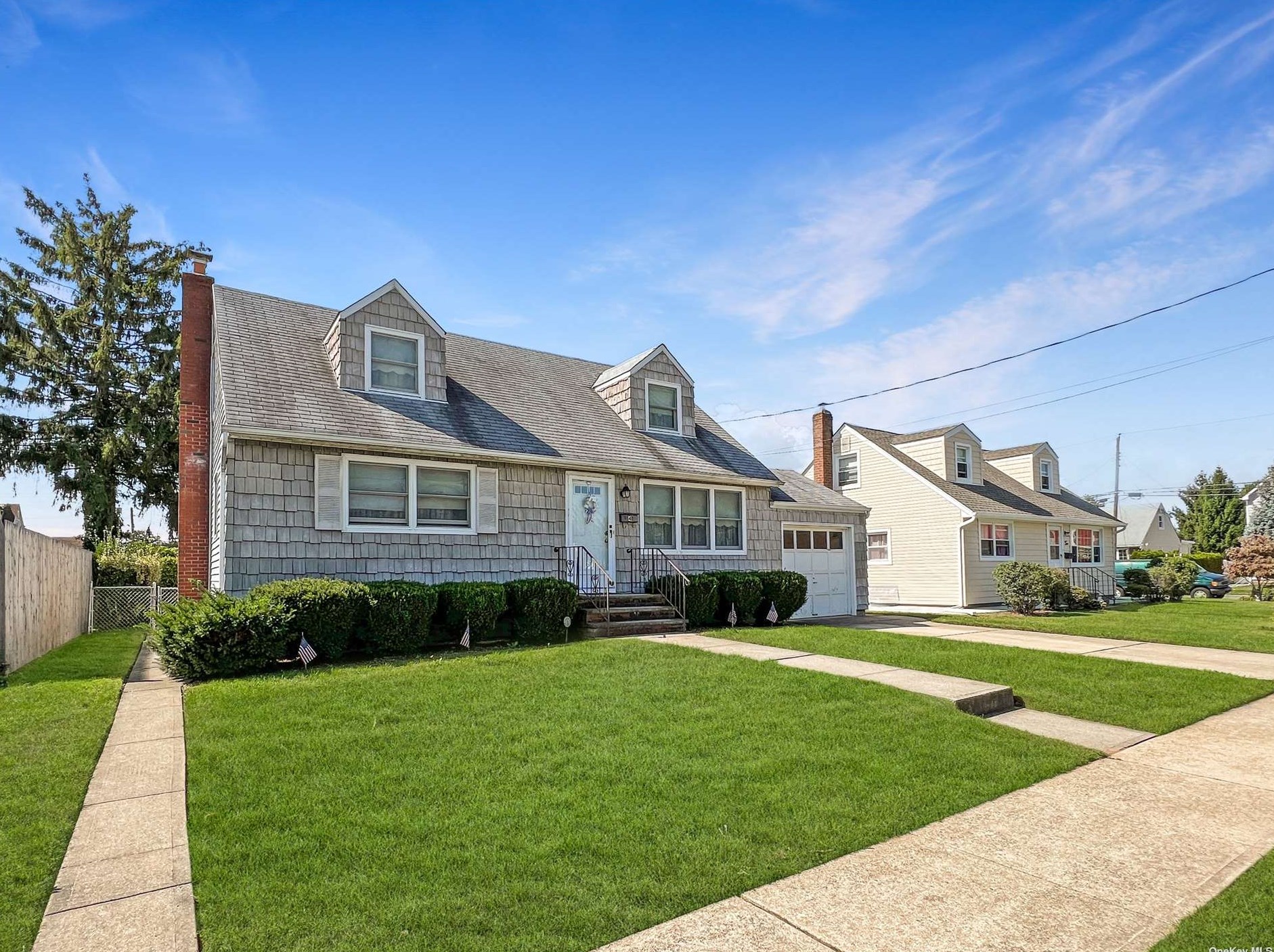 4 Jolan Ave, Hicksville, NY 11801