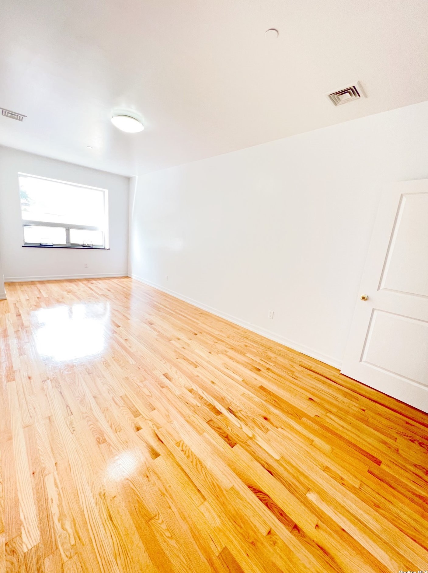 32-16 137th St, Flushing, NY 11354-2026