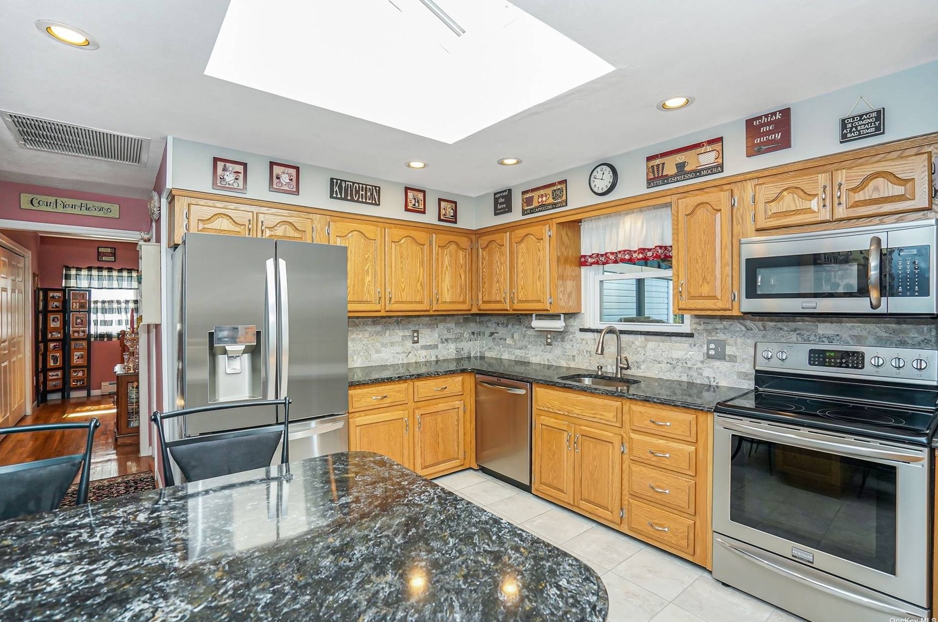 158 Carroll Ave, Hauppauge, NY 11779-4223