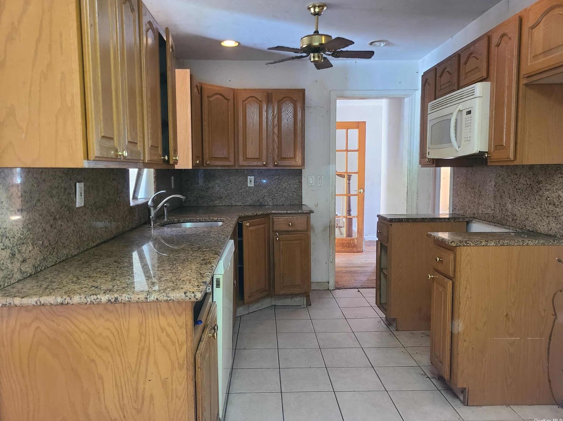 3 Bonnie Ct, North Merrick, NY 11566-4631
