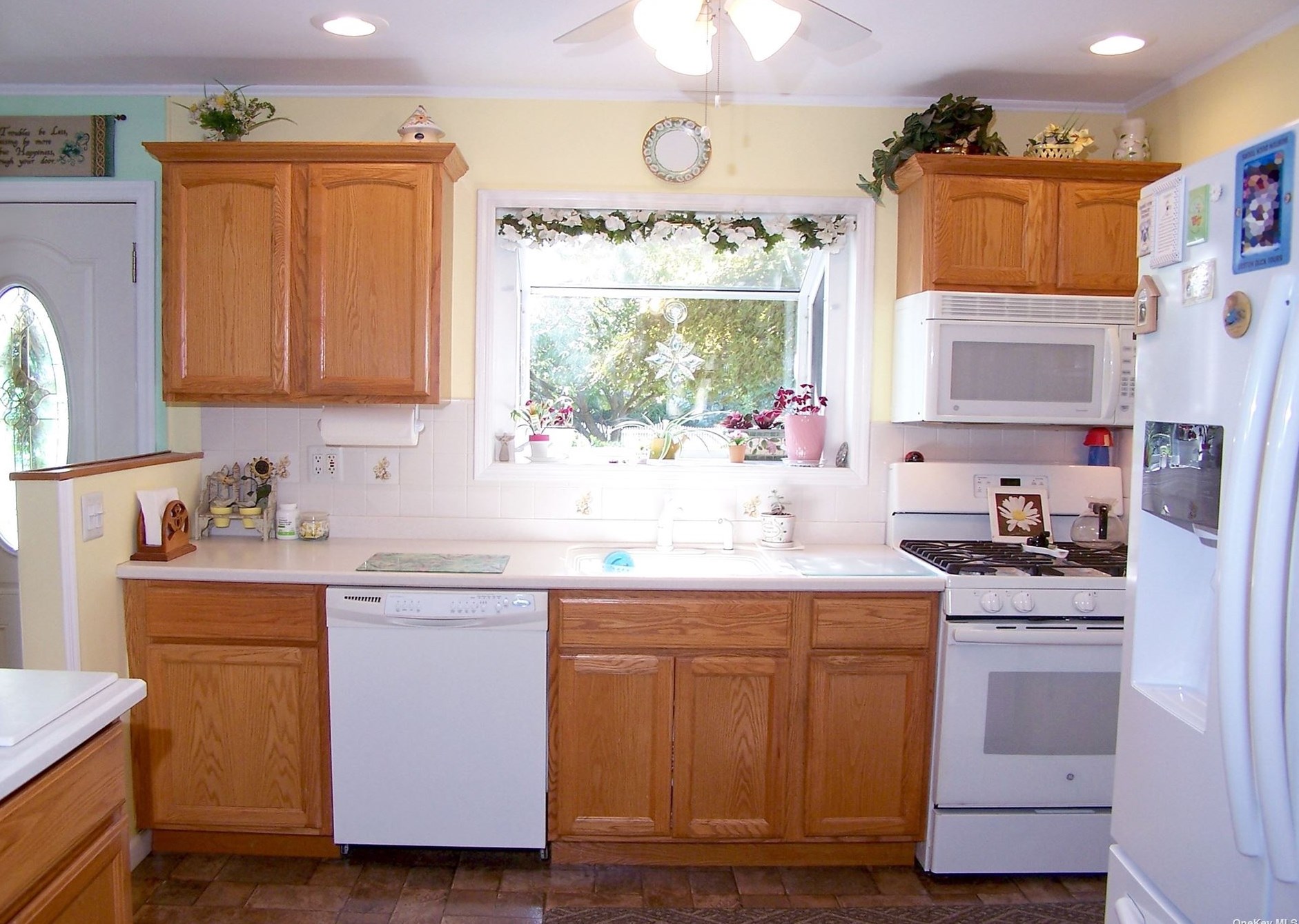 152 Grand Ave, Smith Point, NY 11967-1925