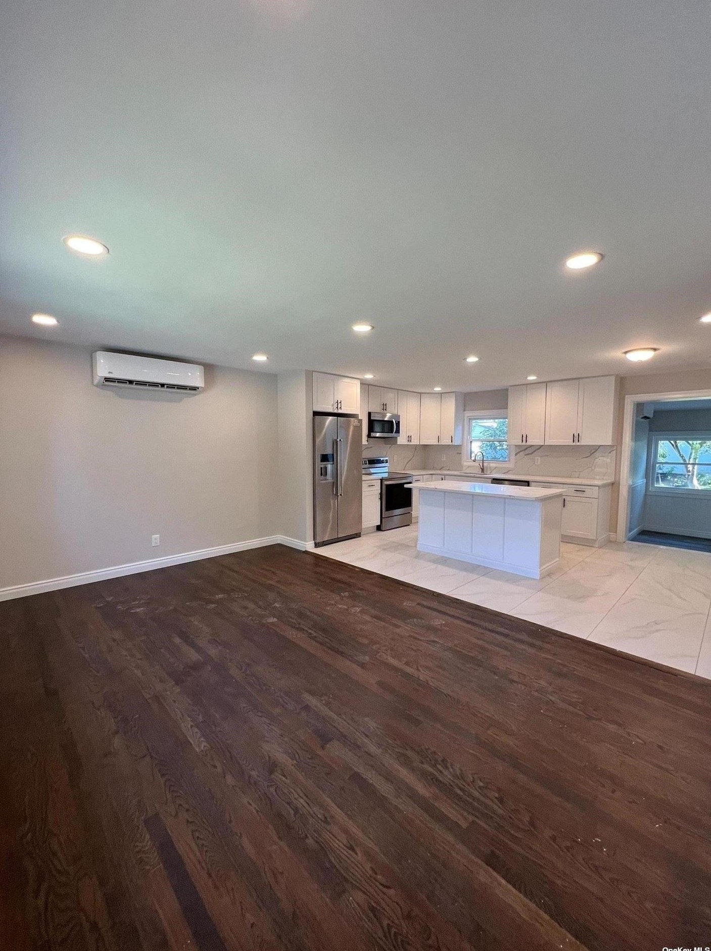 54 Bretton Rd, New Hyde Park, NY 11040