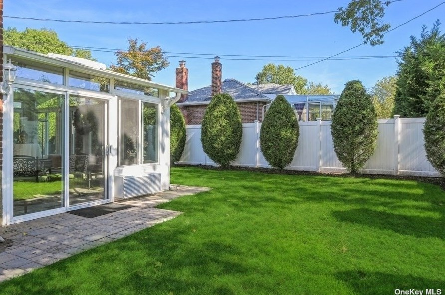 41 Eaton Rd, Syosset NY  11791-6512 exterior