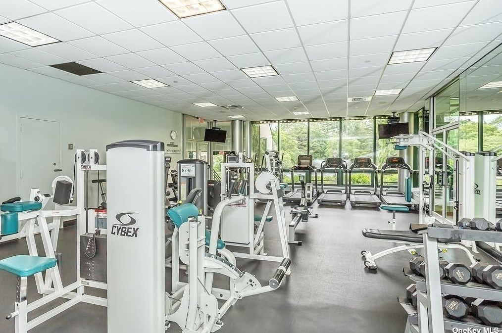 111 Cherry Valley Ave, Garden City NY  11530-1543 exterior