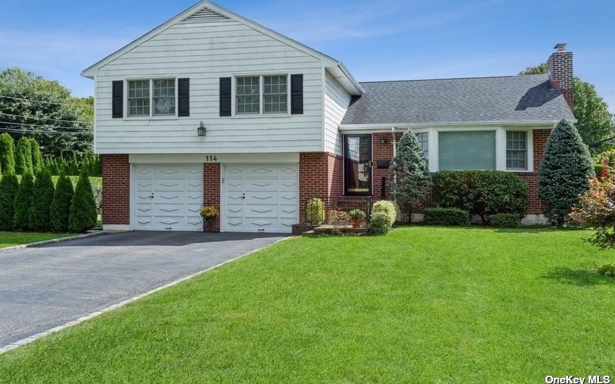 114 15th St, Garden City, NY 11530-1524