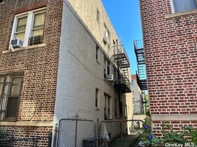 4823 47th St, Flushing, NY 11377-7206