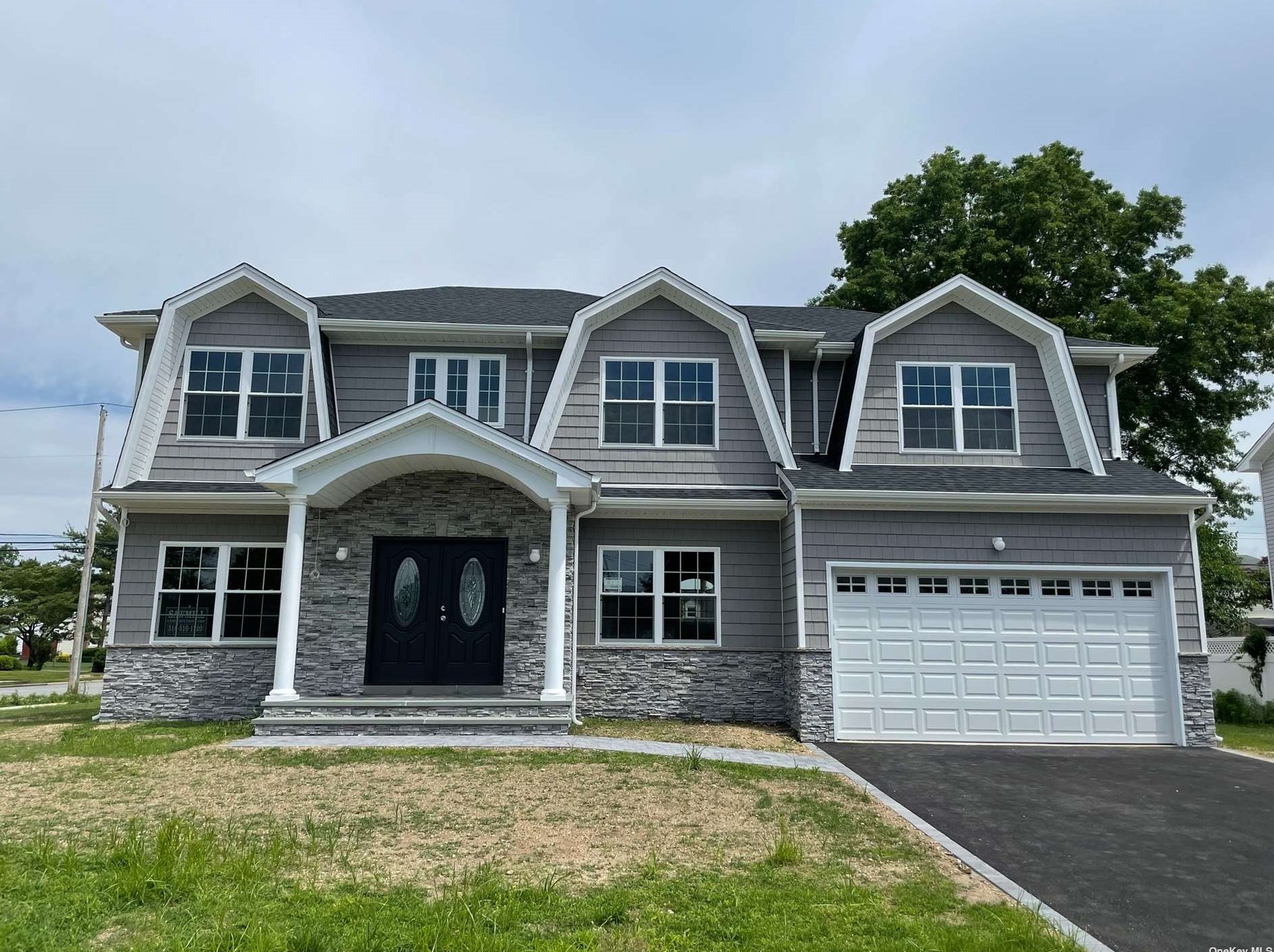 2 Sherman Dr, Syosset, NY 11791