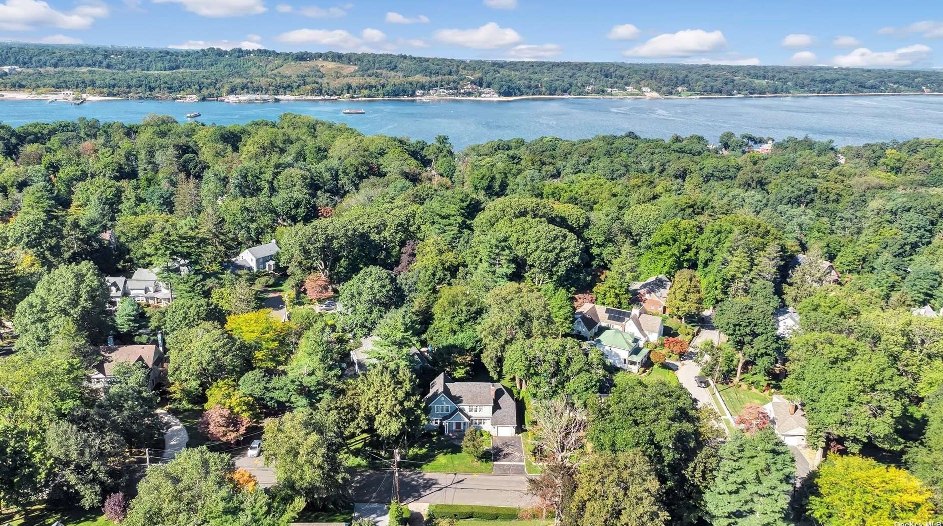 76 Glenlawn Ave, Sea Cliff, NY 11579-1717