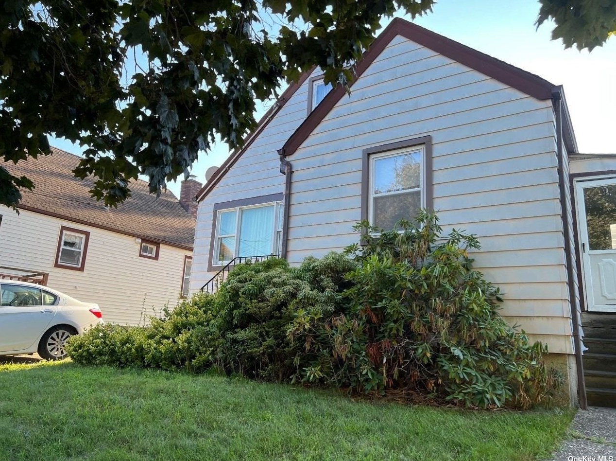 46 Raymond Pl, Staten Island, NY 10310-2232