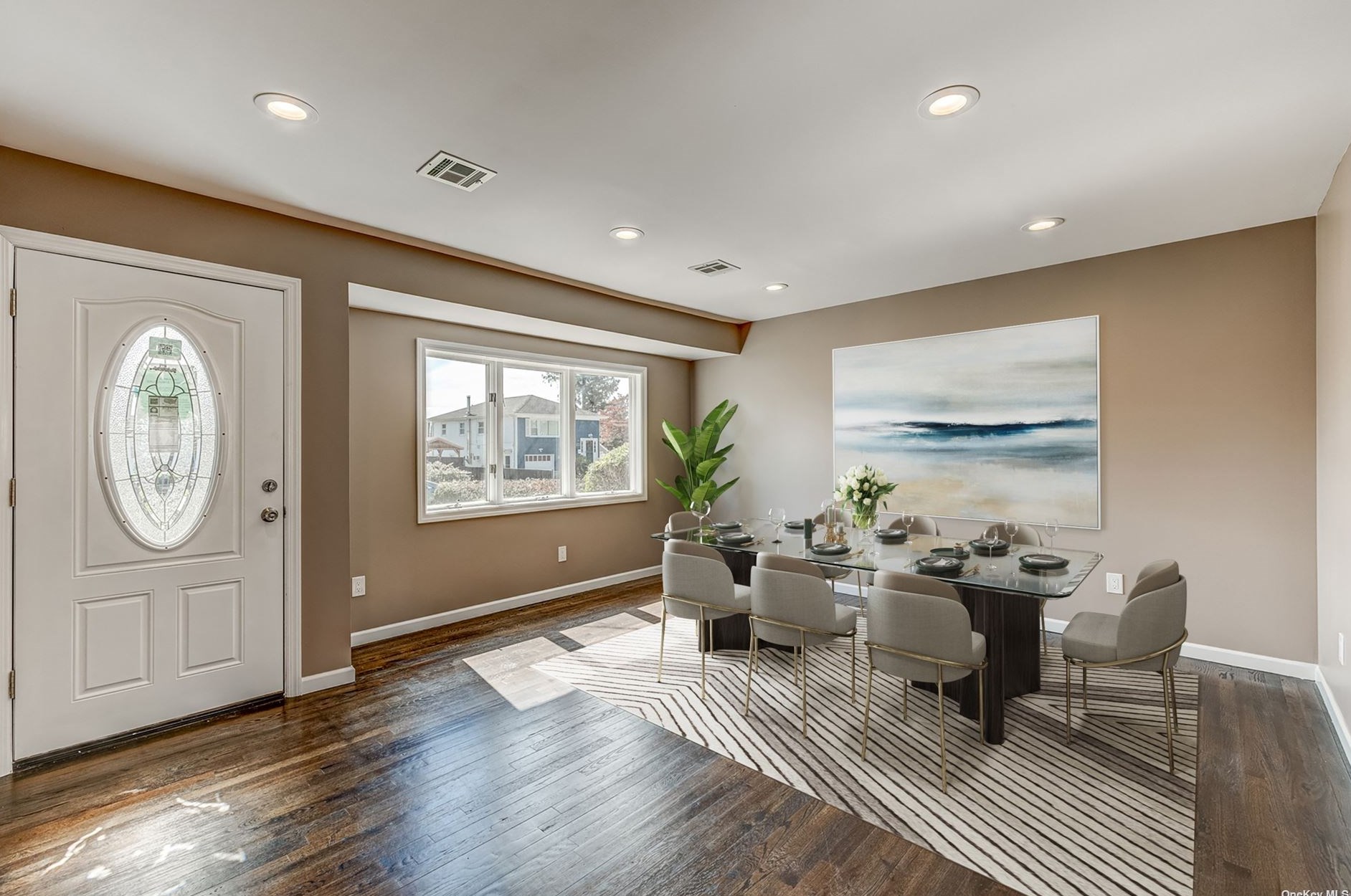218 E Alhambra Ave, North Lindenhurst, NY 11757