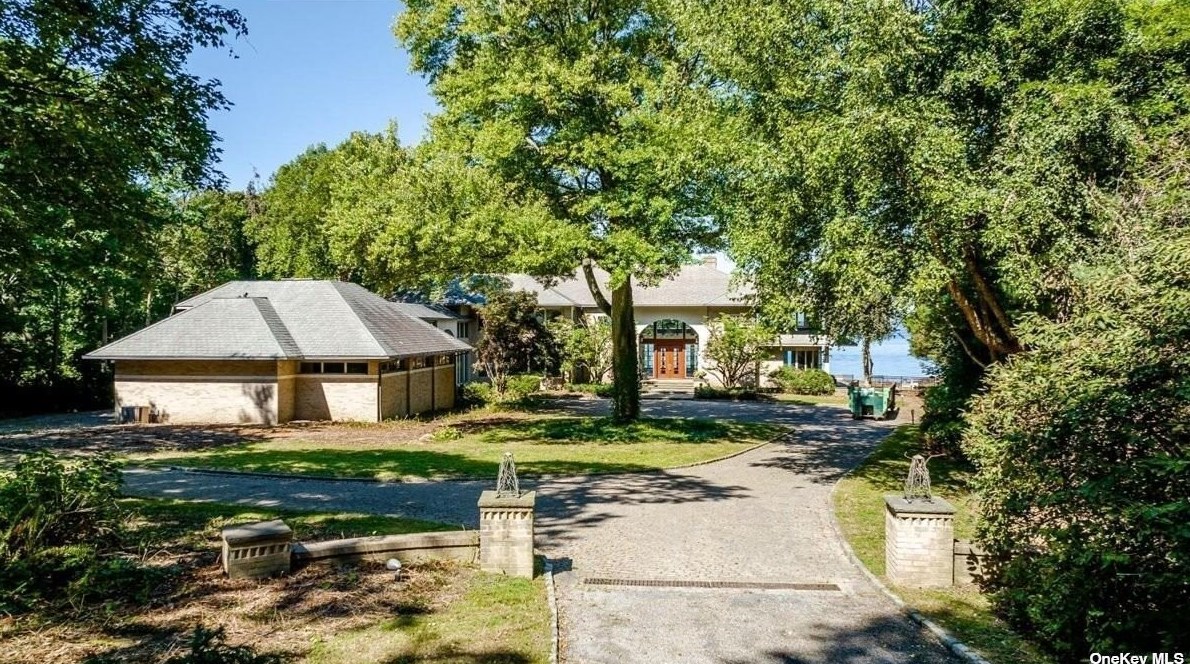 75 Cornwells Beach Rd, Port Washington, NY 11050-1305